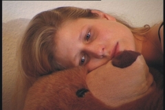 das-zimmer_mira_weinen